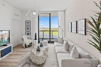 101 Diplomat Pkwy, Unit 1605 in Hallandale Beach, FL - Foto de edificio - Building Photo