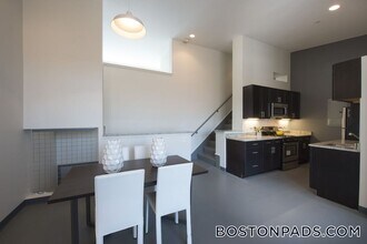 160 E Berkeley St, Unit 305 in Boston, MA - Building Photo - Building Photo