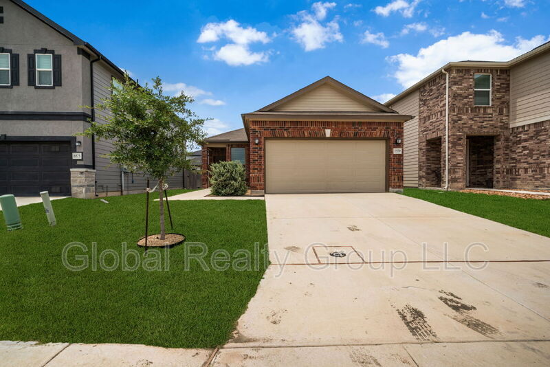 6579 Runaway Row in Converse, TX - Building Photo