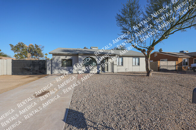 2239 N 71st Ave in Phoenix, AZ - Building Photo - Building Photo