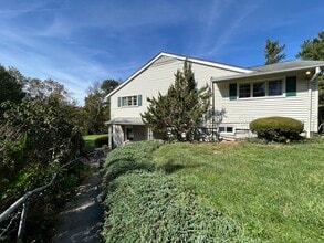 151 Washington Ave in Woodbury, CT - Building Photo - Building Photo