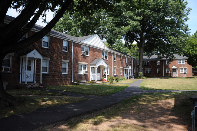 Townley Garden Apartments in Union, NJ - Building Photo - Building Photo