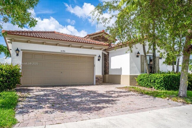 16186 SW 65th Ln in Miami, FL - Building Photo - Building Photo