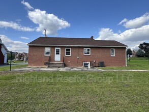 456 W Market St in Hallam, PA - Foto de edificio - Building Photo