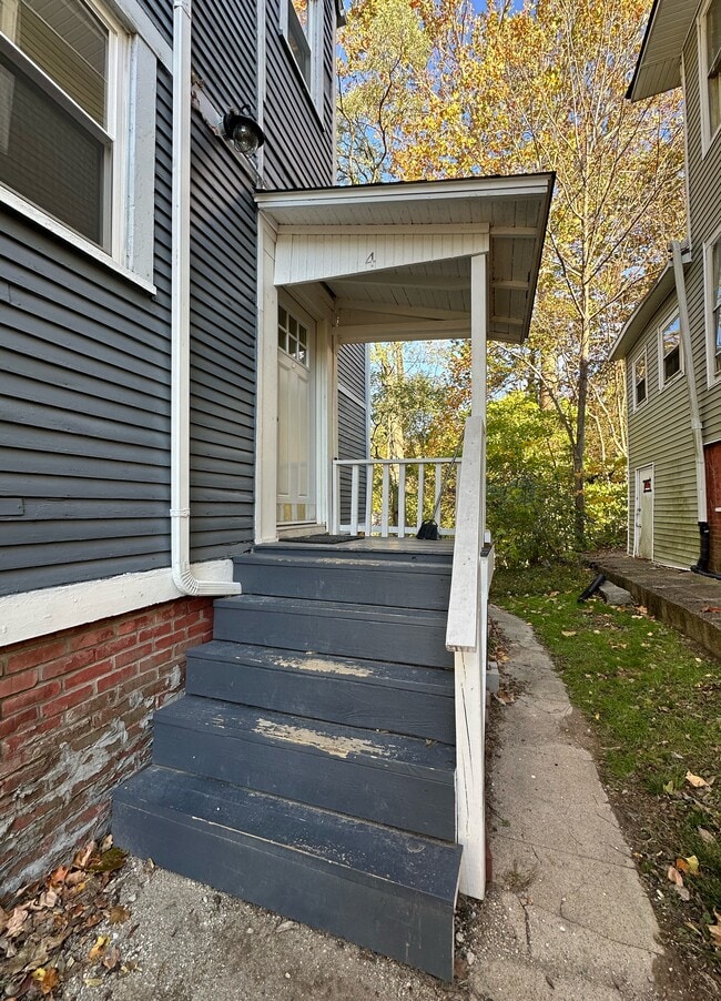 property at 113 S 9th St