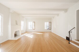 165 S Mansfield Ave in Los Angeles, CA - Building Photo - Building Photo