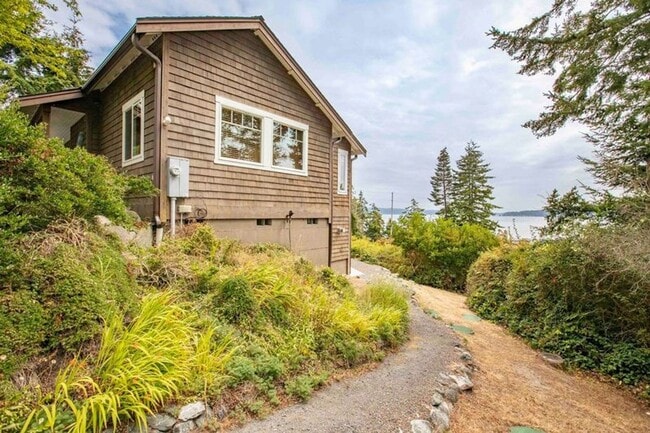 874 Buena Vista Pl in Greenbank, WA - Building Photo - Building Photo