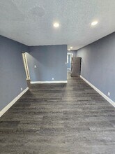 5802 NW 12th St in Sunrise, FL - Foto de edificio - Building Photo