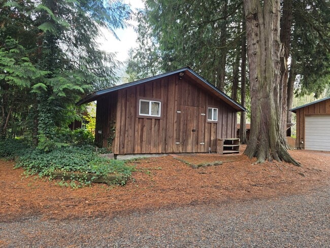 property at 1313 Paradise Rd