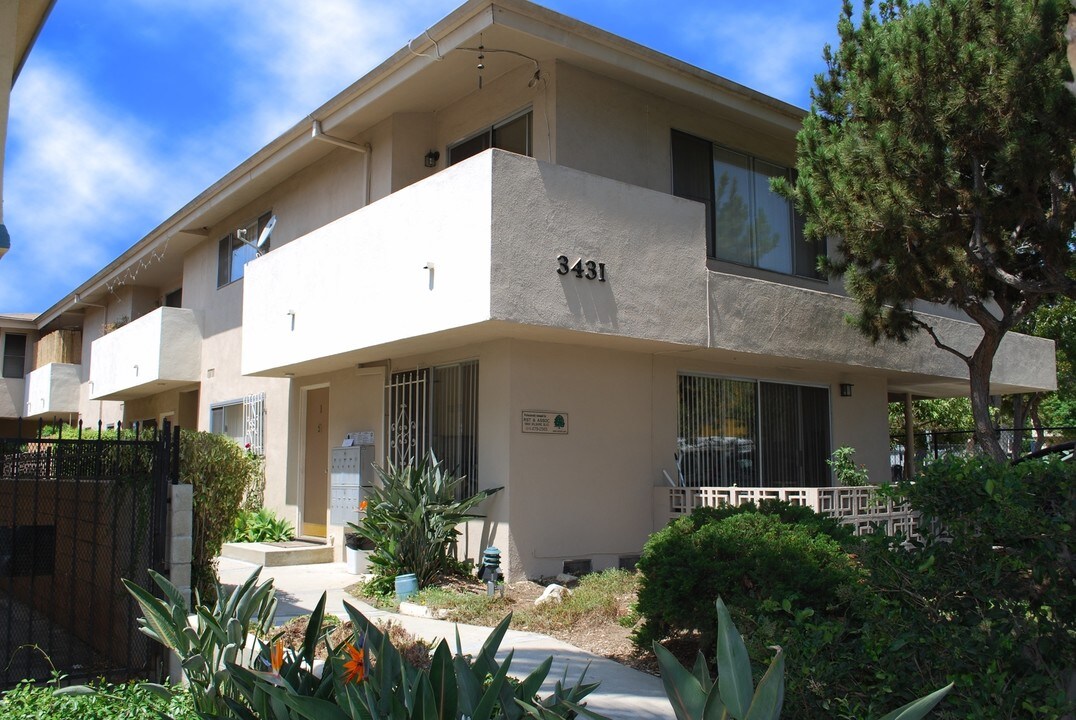 3431 Vinton #3 in Los Angeles, CA - Building Photo