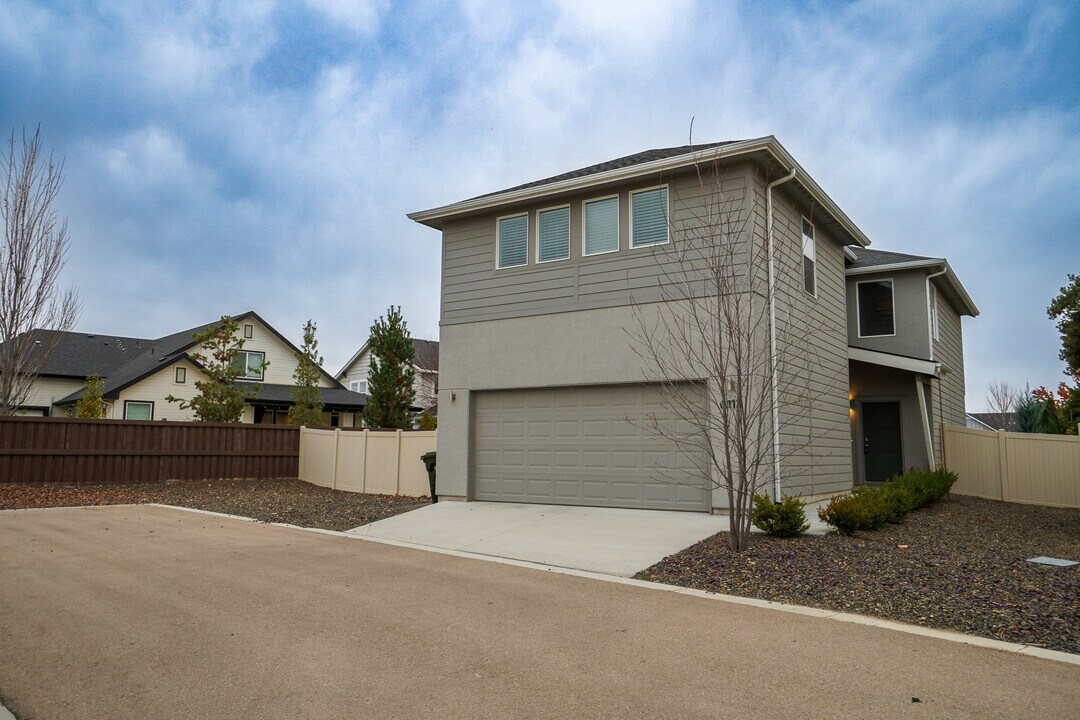 6113 N Colosseum Ave in Meridian, ID - Building Photo