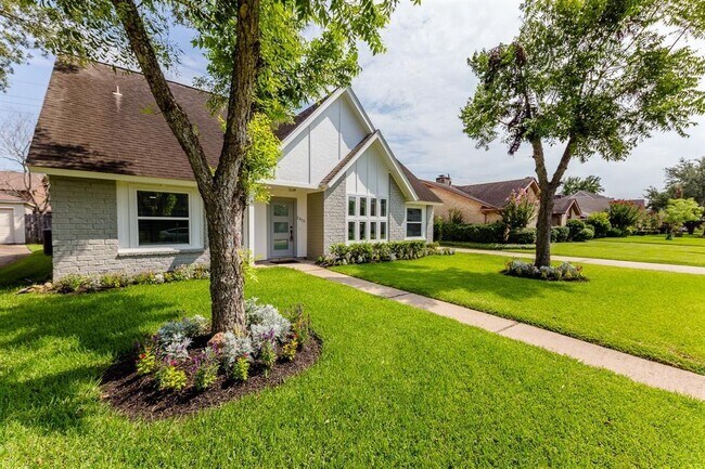 property at 2815 Field Line Dr