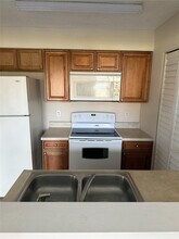 1253 SW 46th Ave in Pompano Beach, FL - Foto de edificio - Building Photo