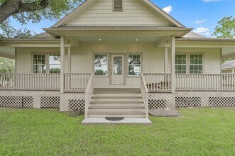 10618 Hufsmith Rd in Tomball, TX - Building Photo - Building Photo