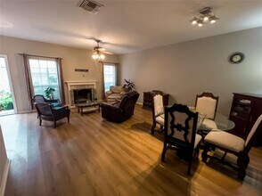 3212 Holly Hall St in Houston, TX - Building Photo - Building Photo