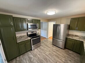 23 Tiverton Pky in Worcester, MA - Foto de edificio - Building Photo