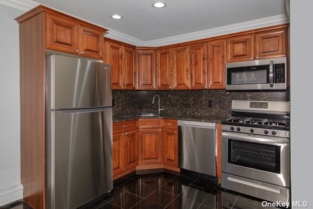 211 Lakeland Ave-Unit -1-5B in Sayville, NY - Building Photo - Building Photo