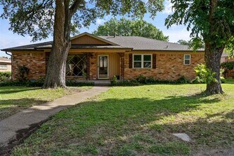 5705 Twineing St in Dallas, TX - Building Photo - Building Photo