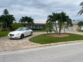 601 64th Ave in St Pete Beach, FL - Building Photo