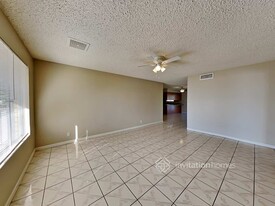 4002 W Kaler Dr in Phoenix, AZ - Building Photo - Building Photo