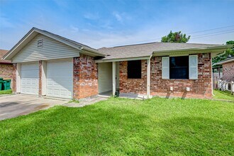 4739 Parkland St in Pasadena, TX - Building Photo - Building Photo