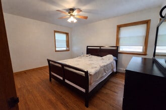 7126 W Jarvis Ave in Niles, IL - Building Photo - Building Photo