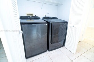 9012 SW 20th Pl in Miramar, FL - Foto de edificio - Building Photo