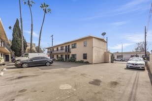 8021 S Broadway in Los Angeles, CA - Building Photo