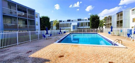 14150 SW 84th St in Miami, FL - Foto de edificio - Building Photo