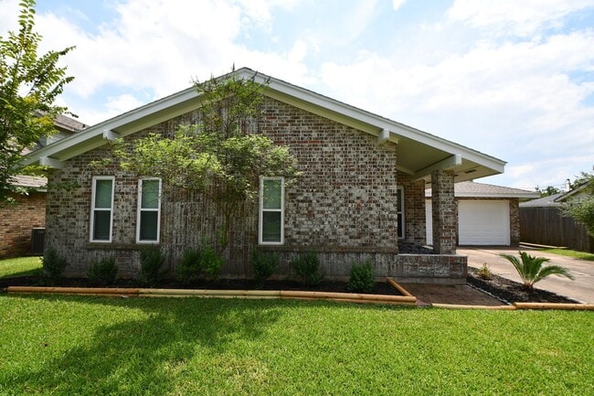 property at 2017 Sunset Ct N