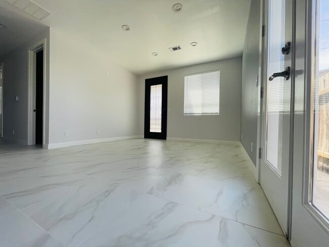 15410 Firmona Ave in Lawndale, CA - Building Photo - Building Photo