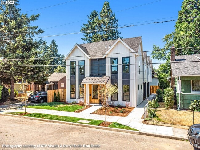 6107 SE 55th Ave in Portland, OR - Building Photo - Building Photo