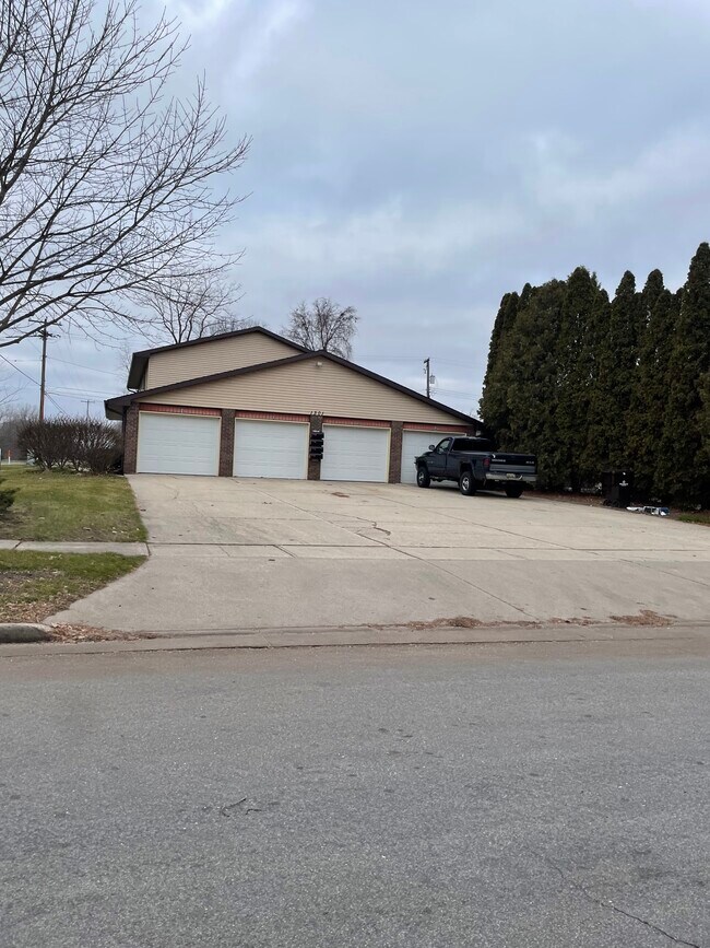 1301 Springfield Dr Rentals in Midland, MI