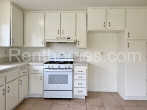 8575 Keystone Ct in San Diego, CA - Foto de edificio - Building Photo