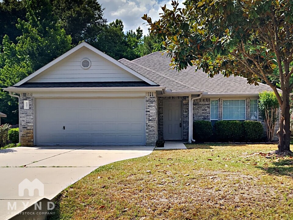 5497 N Buffalo Cir in Willis, TX - Building Photo