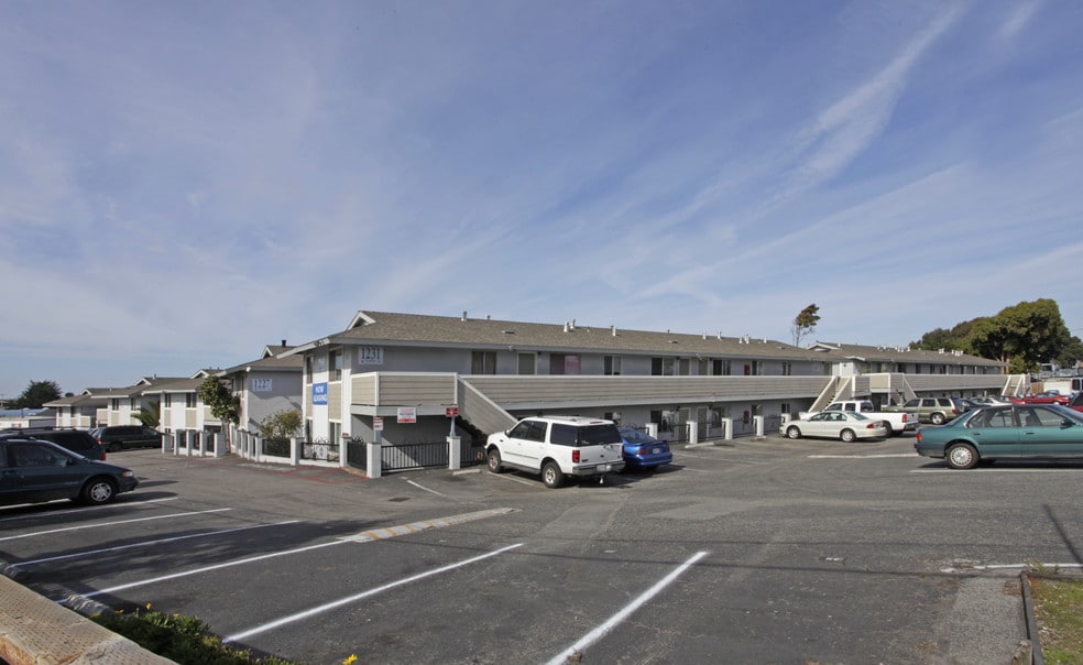 Villa Del Monte Apartments and Nearby Seaside Apartments For Rent