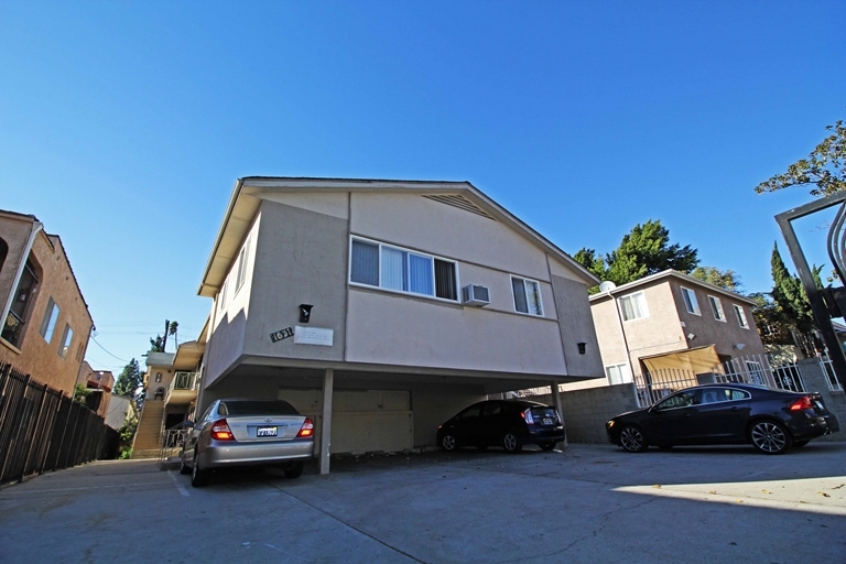 1631 N Harvar in Los Angeles, CA - Foto de edificio