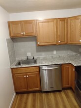 27 Willis St, Unit 9 in Framingham, MA - Foto de edificio - Building Photo