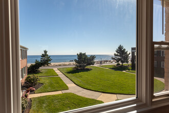 Marine Gardens in Long Branch, NJ - Foto de edificio - Building Photo