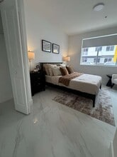 943 W 67th St, Unit A1 in Hialeah, FL - Foto de edificio - Building Photo