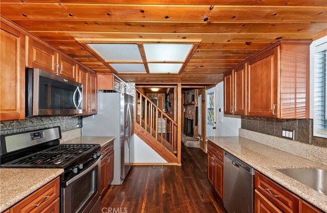 32970 Lone Pine Dr in Running Springs, CA - Building Photo - Building Photo