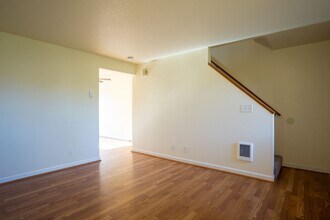8371 SW Durham Rd in Portland, OR - Building Photo - Building Photo