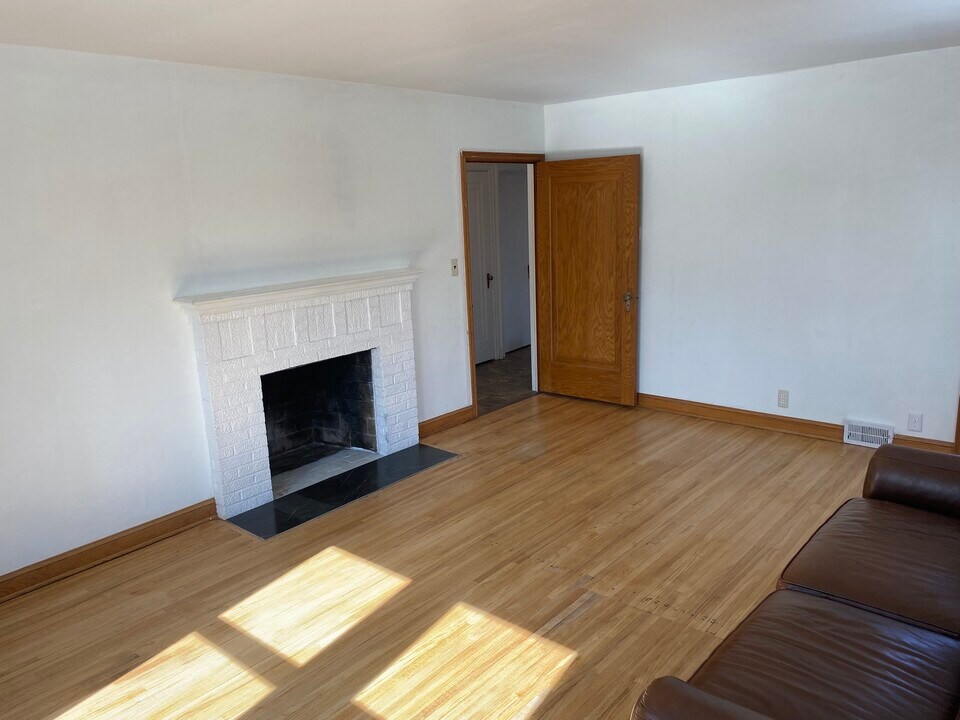 4324 France Ave S, Unit B in Edina, MN - Building Photo