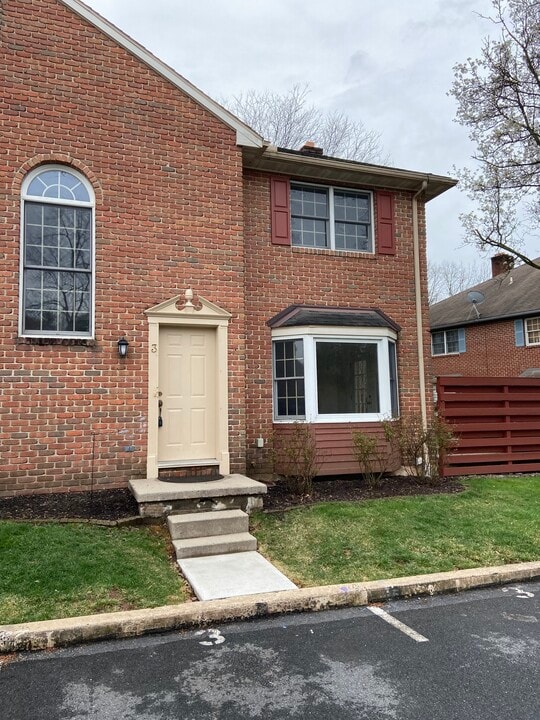 3 Windsor Ct in Reading, PA - Building Photo