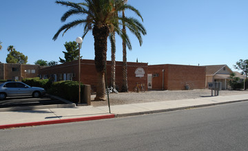 Adams St. Apartments in Tucson, AZ - Building Photo - Building Photo