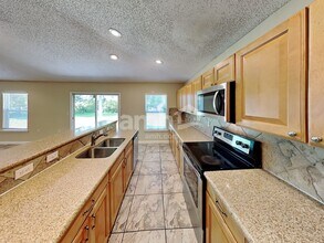 2558 Britney Lakes Ln in Jacksonville, FL - Foto de edificio - Building Photo