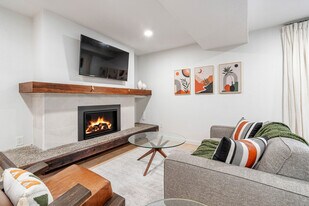 4375 Fernbrook Dr in Mercer Island, WA - Building Photo