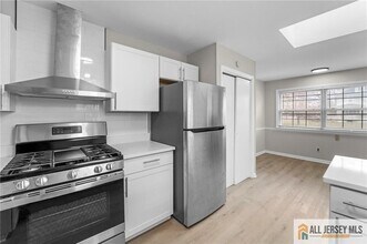 1843 Nottingham Way in Hamilton Township, NJ - Foto de edificio - Building Photo