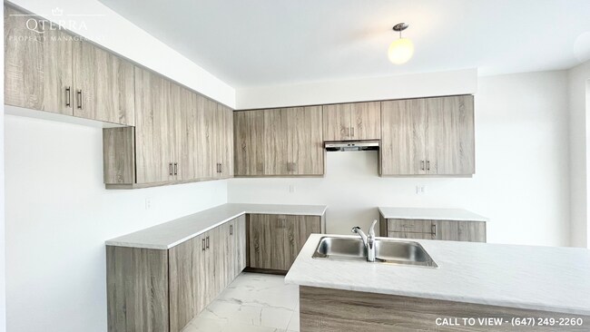 148 Terry Fox Dr in Barrie, ON - Building Photo - Building Photo