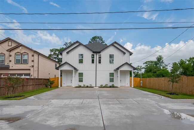 8420 Compton St in Houston, TX - Building Photo - Building Photo